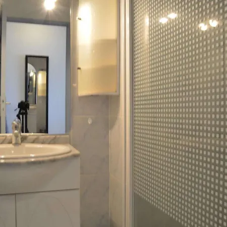 Apartment T2 Bord De Avec Piscine, Parking, Saint-cyprien - Fr-1-225d-13